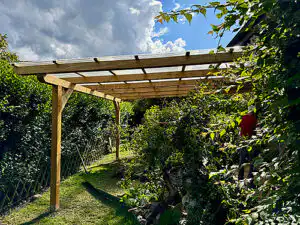 Handgefertigte Pergola nach Mass