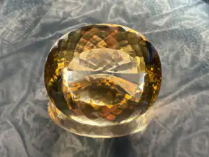 Facettierter Citrin in aussergewöhnlicher Grösse