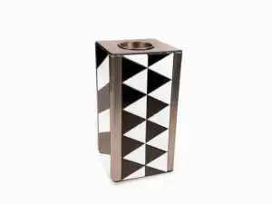 Designer Vase aus Chromstahl und Stahl mit geometrischen Mustern in Schwarzweiss