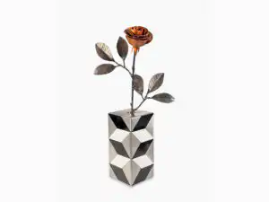 Designer Vase mit Rose