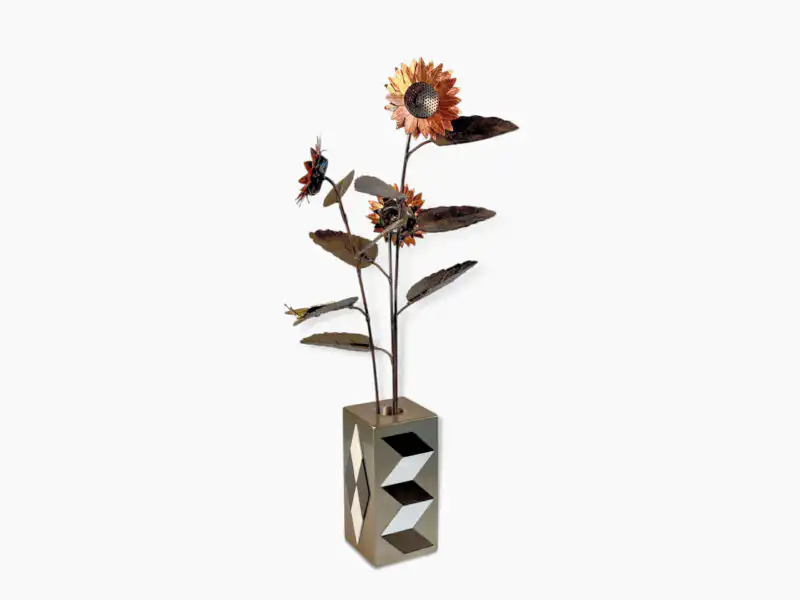 Designervase mit Sonnenblume aus Metall